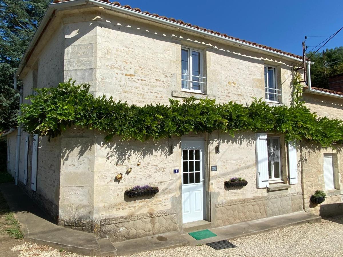 Le Gite Au Coin Des Abeilles La Caillere-Saint-Hilaire Exterior photo