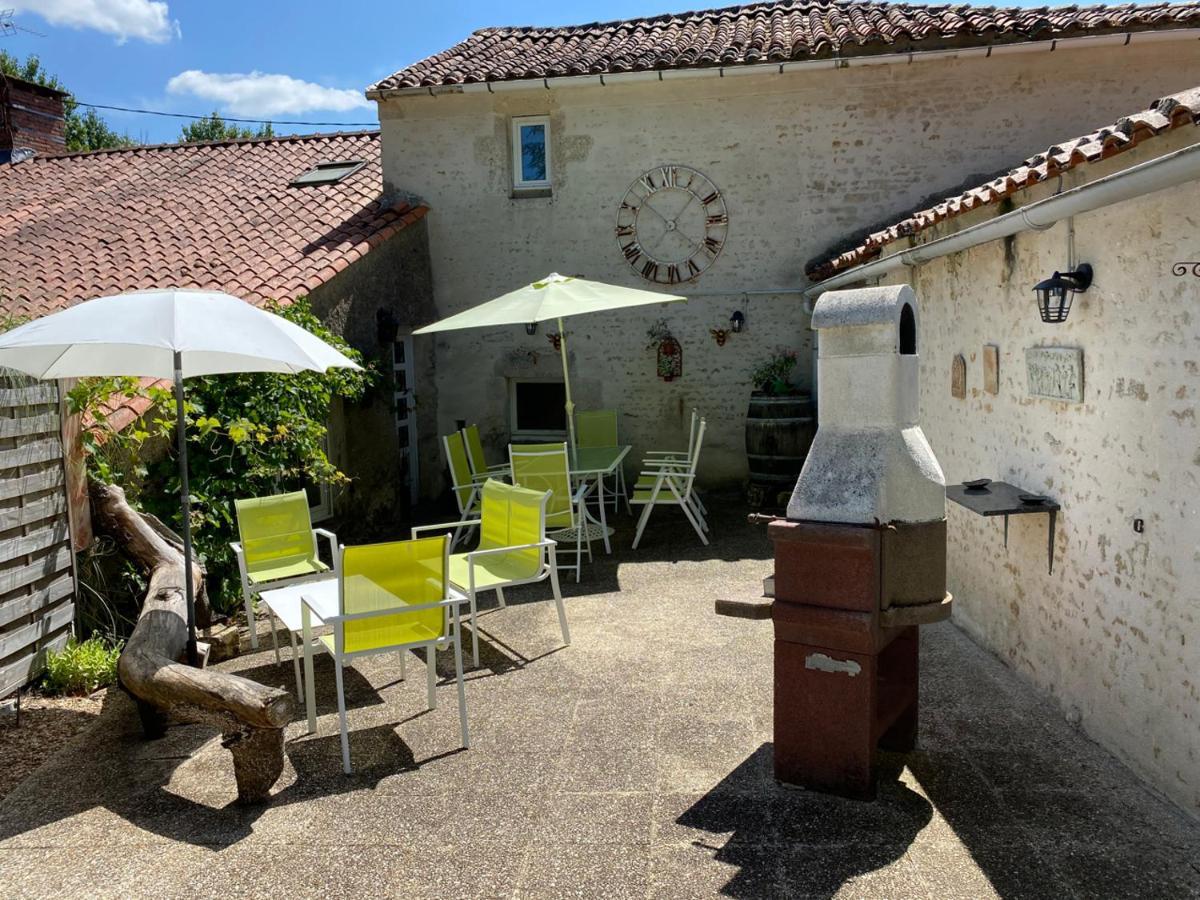 Le Gite Au Coin Des Abeilles La Caillere-Saint-Hilaire Exterior photo
